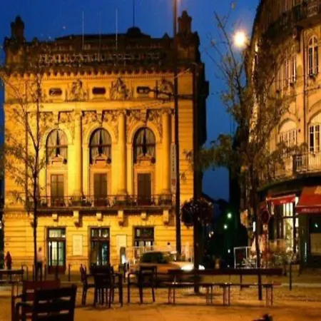 Charming In S Center Apartment *